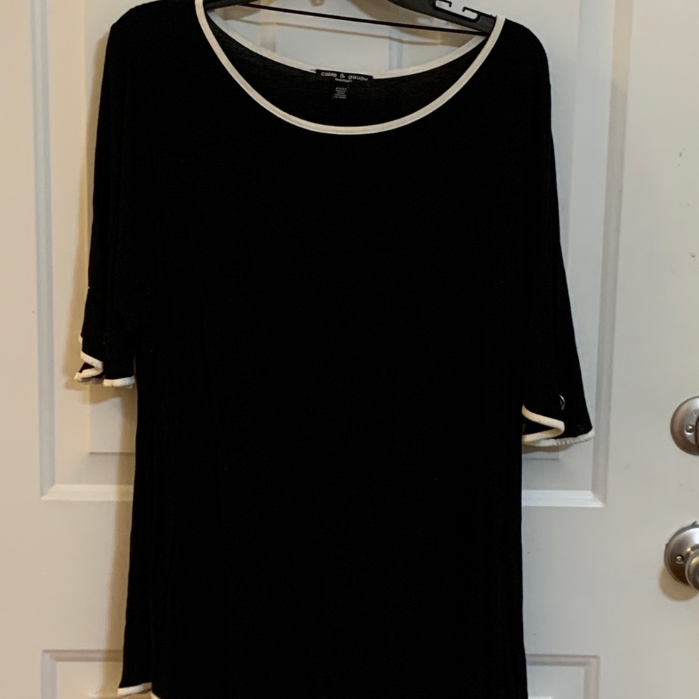 Black with white trim 2X top. Like new